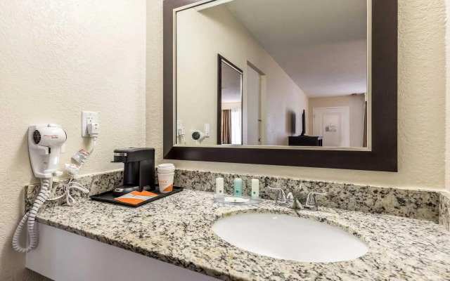 Quality Inn Palm Beach International Airport