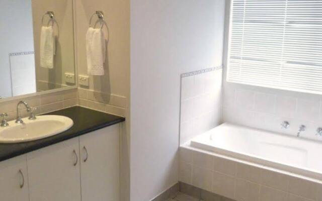 Belvoir Village Motel & Apartments