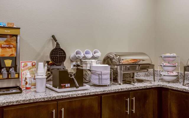 Comfort Suites Wooster near University Campus