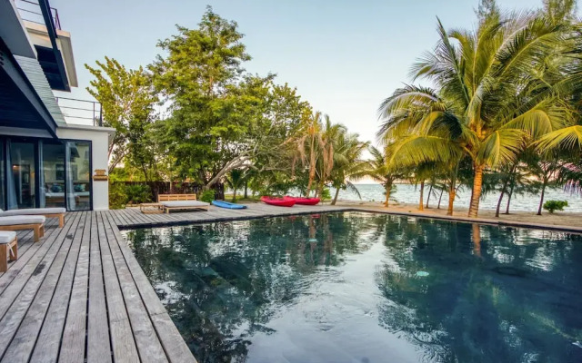 Balam Beach Villa - Modern 4bed Oceanfront w Pool