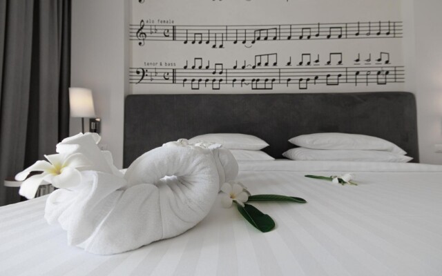 The Melody Phuket Hotel (SHA Plus+)