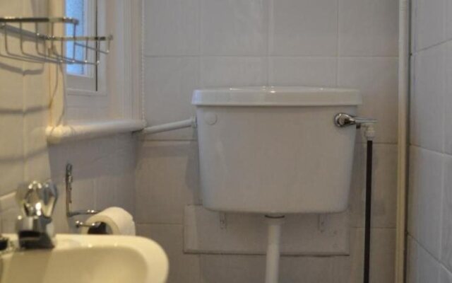 Southcroft Hotel - Guest House