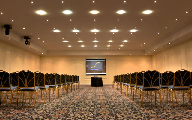 Argenta Tower Hotel & Suites