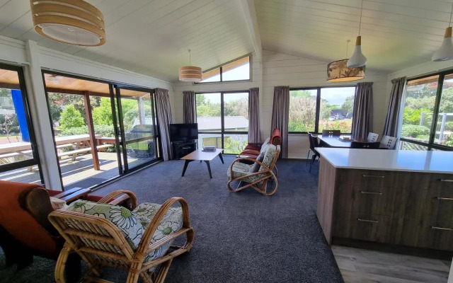 Relax at Pauanui - Pauanui Holiday Home