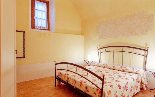 Cozy Holiday Home In Manerba del Garda With Pool
