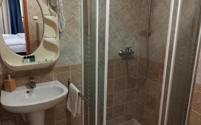 Toscana Lakeside Apartments I - II