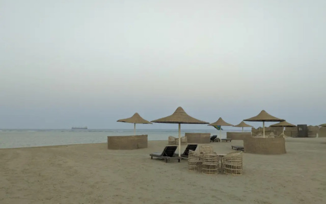 Dolphin Continental Hotel