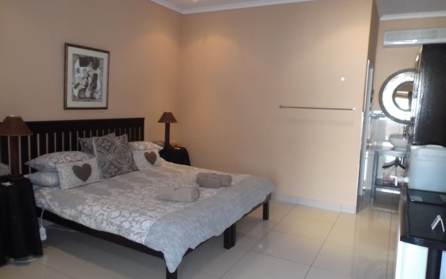 Old Mill Lodge, Working Ostrich Farm & Restaurant, Oudtshoorn