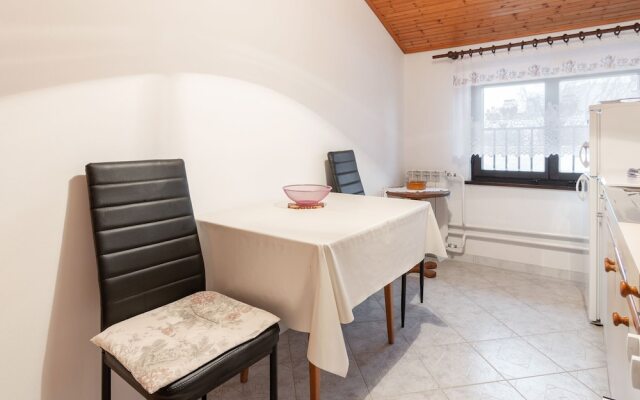 Peaceful Apartment in Poreč with Garden