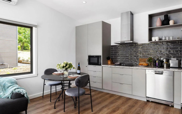 Brandy Hot Forest Retreat