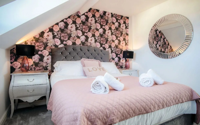 The Penthouse - Luxury 1 Bed - Panorama - Tenby