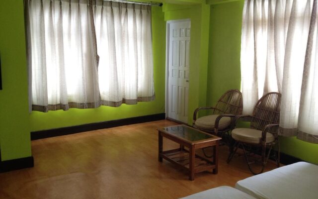 OYO 4305 Yang's Inn