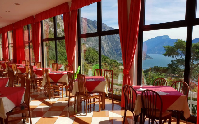 Hotel Bazzanega