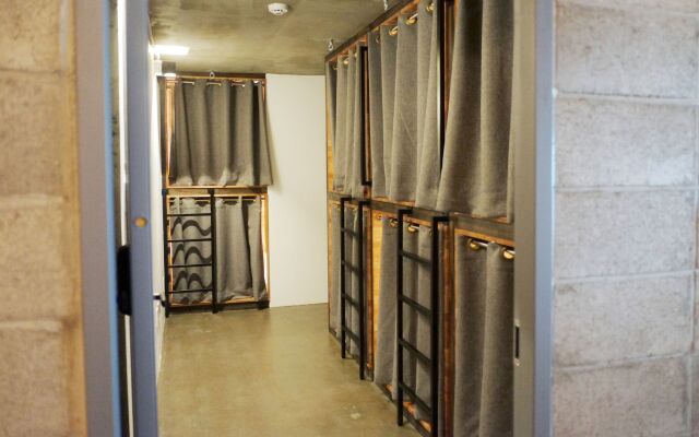 The Cube Hotel - Hostel