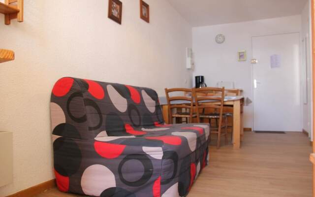 This studio of about 25m2 is quite, on the 5th floor Holiday home 1 ag