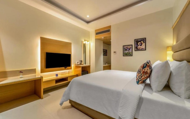 Shyama Sarovar Portico