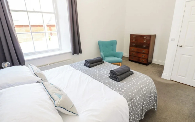 2 Regent Mews