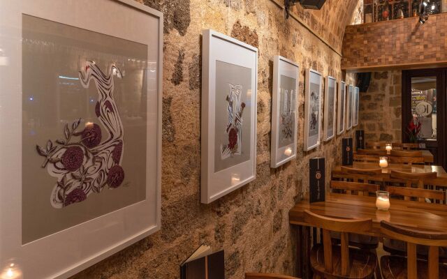 10GR Boutique Hotel and Wine Bar