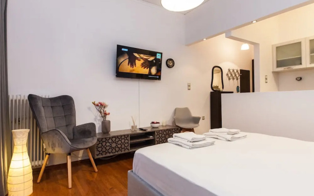 Vironas Chic Sleek Modern Studio
