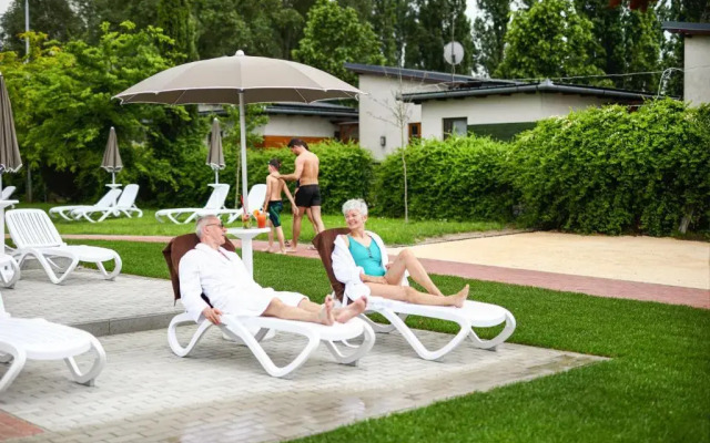 Aqua Camp Mobilhazak - Thermal Kemping Tiszakecske