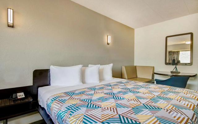 Motel 6 Columbus, OH - OSU North