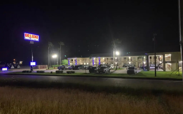 Deluxe Inn & Suites