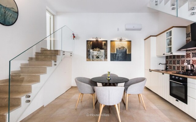 L Escalier Suite in Noto