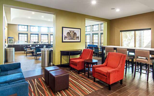 Comfort Suites NW Dallas Near Love Field