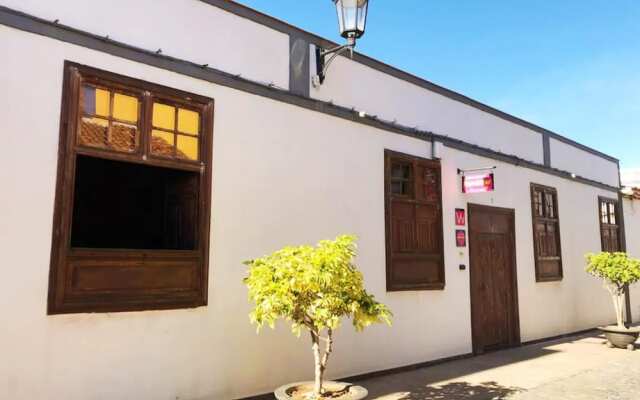 House With one Bedroom in Garachico, With Wonderful Mountain View, Terrace and Wifi