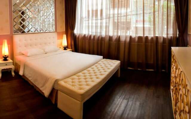 HANZ Friday Royal Hotel