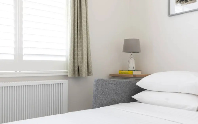 Crondace Road by Onefinestay