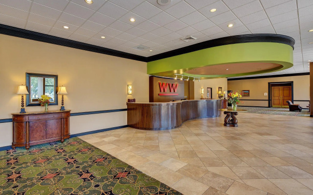 Historic Whispering Woods Hotel & Conference Center