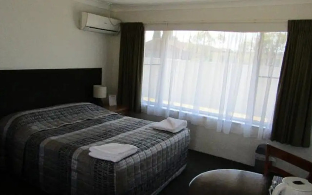 Hanging Rock Family Motel