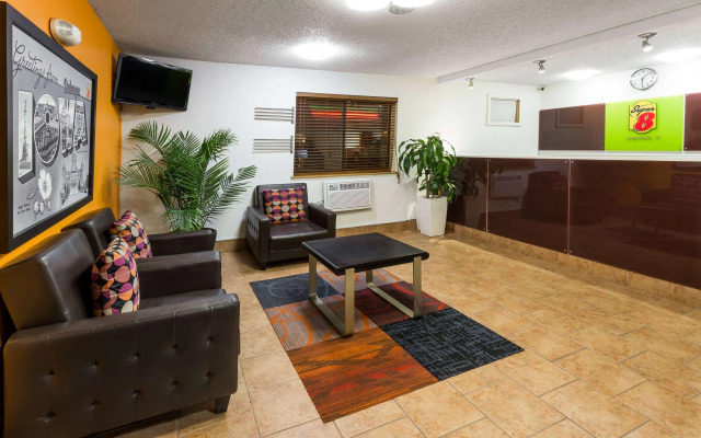 Super 8 by Wyndham Dubuque