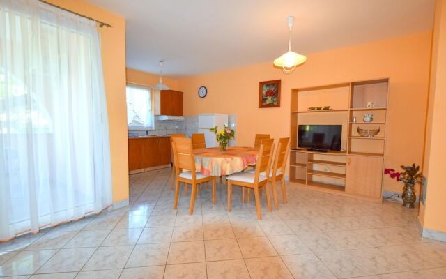 Apartment Mira