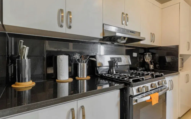 Oceanfront Condo in Ave. España Sleeps 8