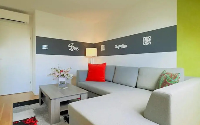 Elegant Duplex Danube Canal