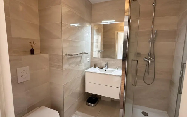 3 Bed Penthouse With Terrace Close to Beach- 2200