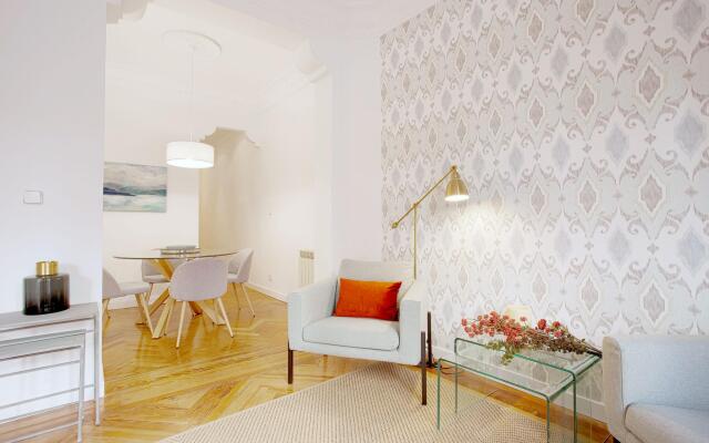 Wonderful 2 bedroom apartment perfect location . Chamberí