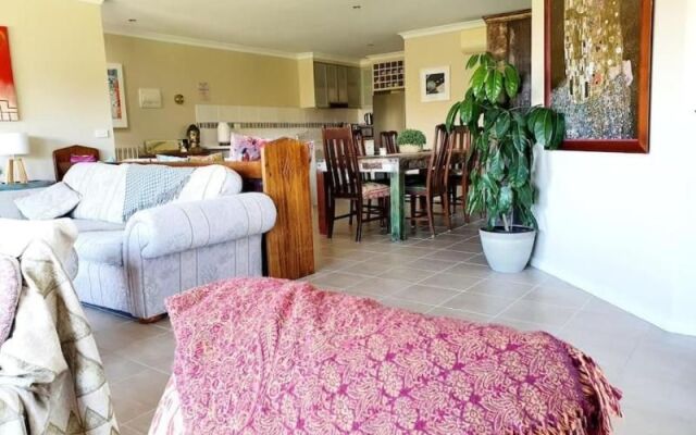 Scenic Villa-Second Storey