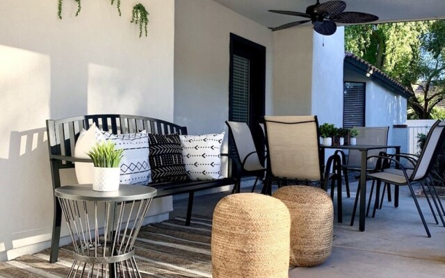 Beautiful 5-bdrm Vacation Home W/heated Pool !
