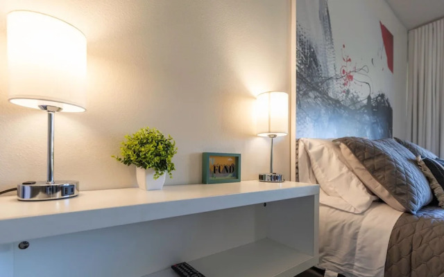 Entire Studio With Free Shuttle to Disney