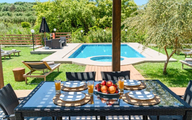 Nostos Villa - 50 m2 pool 2 km from the Beach