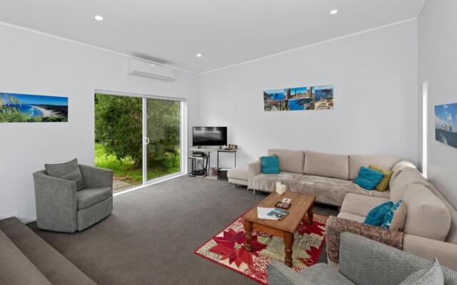 Pohutukawa Peace - Mangawhai Holiday Home