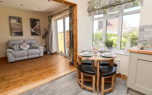 3 Rhyd Drive