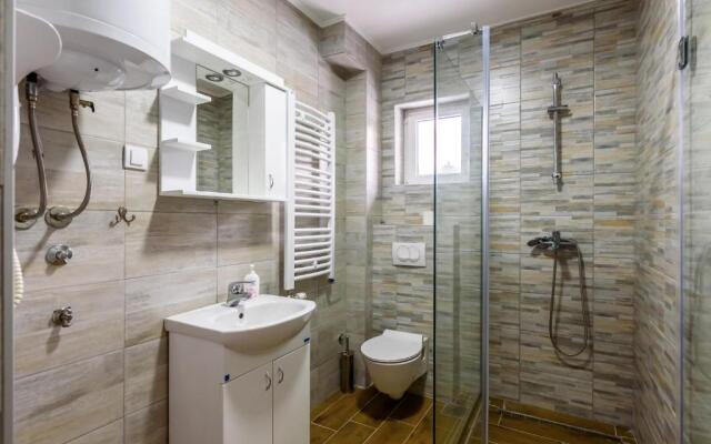 Apartmani “LAZAR” i “LENA”
