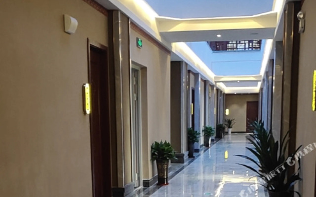 Xiangyang Hangong Xichu Hotel