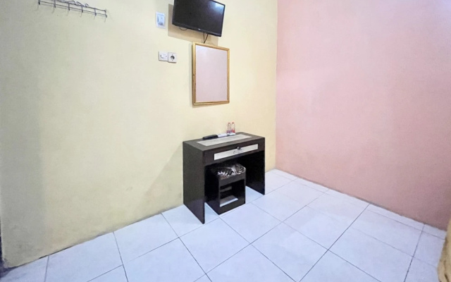 Raysha Luxury Guest House Mitra RedDoorz – Guest Rooms – Probolinggo