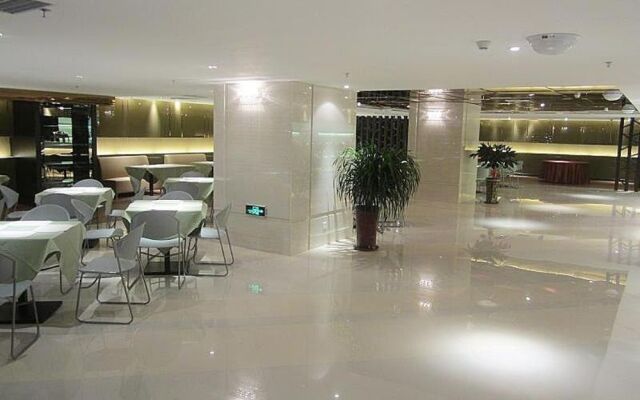 Gold Triangle Hotel