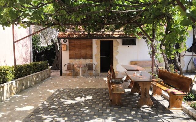 A3 Cozy Apt. w. big Garden, 2 Balconies & Grill